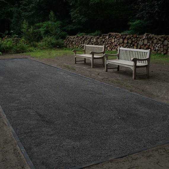 Nieuw Jeu de boules baan en tafeltennistafel Nieuw Jeu de boules baan en tafeltennistafel